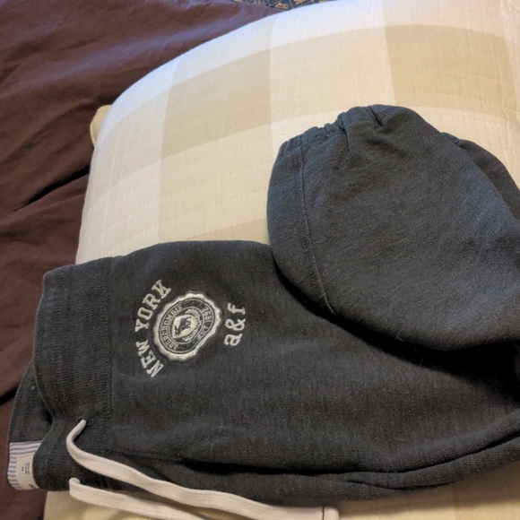 Abercrombie Kids NWOT Girls Size Medium Gray Sweatpants - Picture 3 of 3